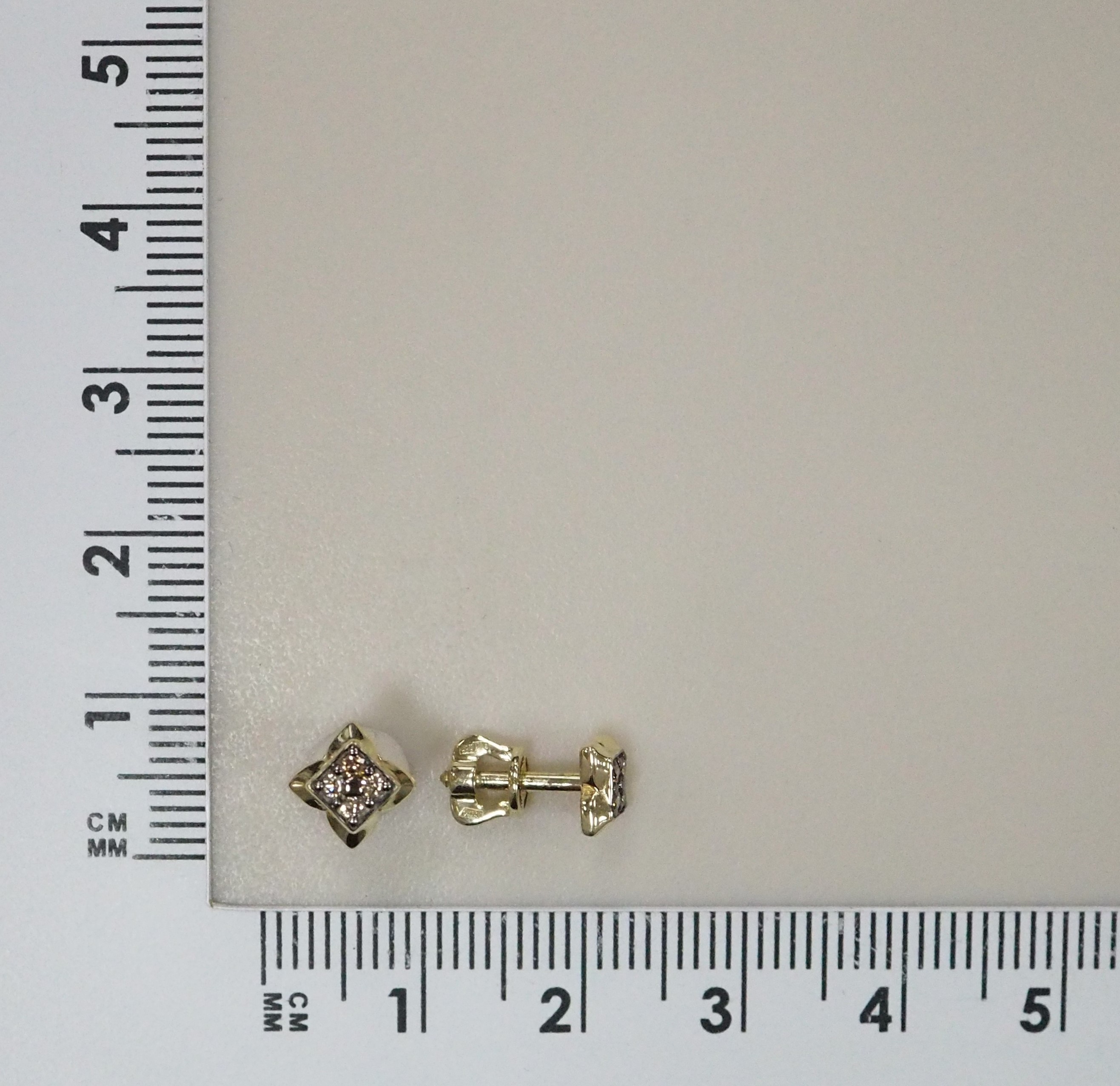 Серьги-пусеты из желтого золота с коньячными бриллиантами